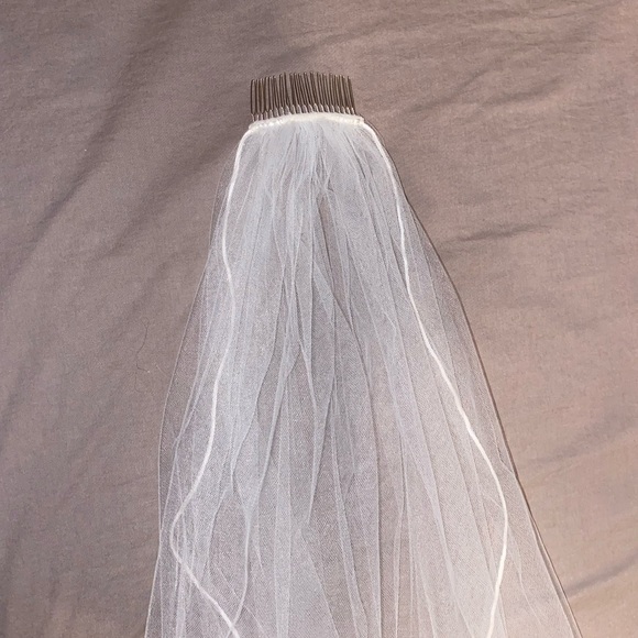 72 in/Medium Volume One Tier Cascade Satin Cord Veil in Ivory
